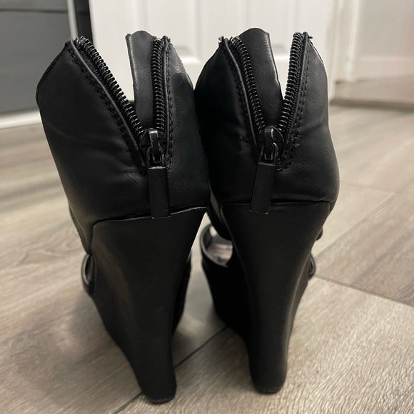 Black wedge heels size 7.5 - Picture 3 of 6